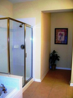 http://www.vistacayinn.com/custimages/KingsRansom12Bath1.JPG