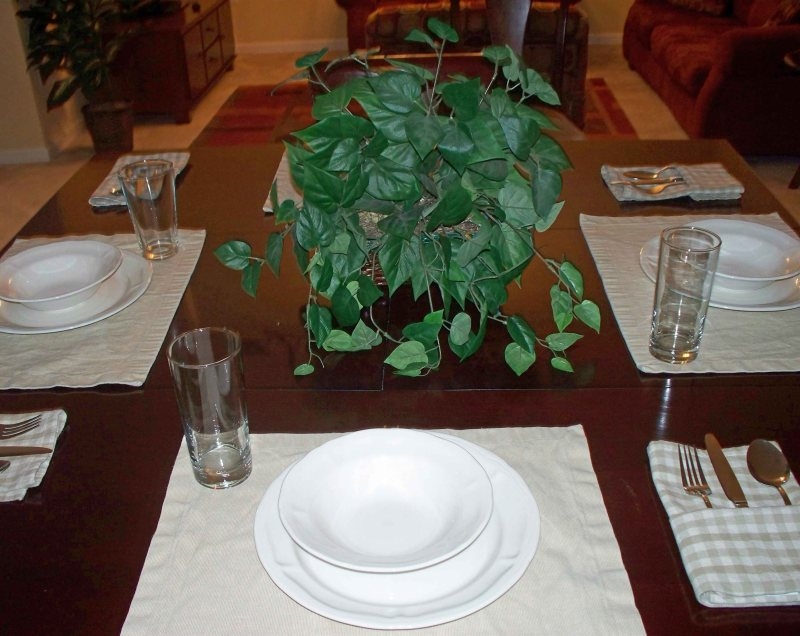 http://www.vistacayinn.com/custimages/KingsRansom24Diningtable.JPG