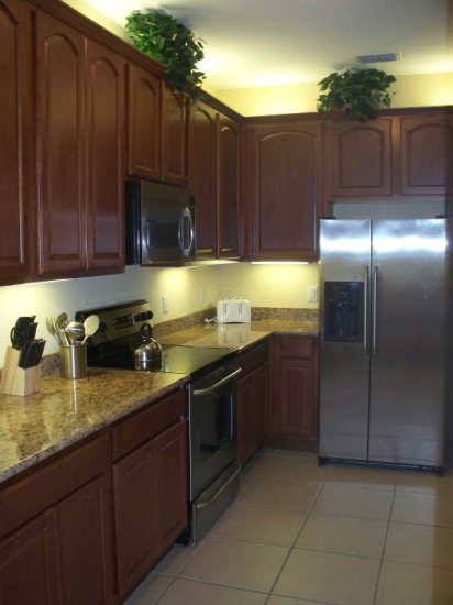 http://www.vistacayinn.com/custimages/KingsRansom7Kitchen.JPG